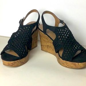 SO Woman’s Platform Netted Sandal  Black and Tan Sz. 10 M